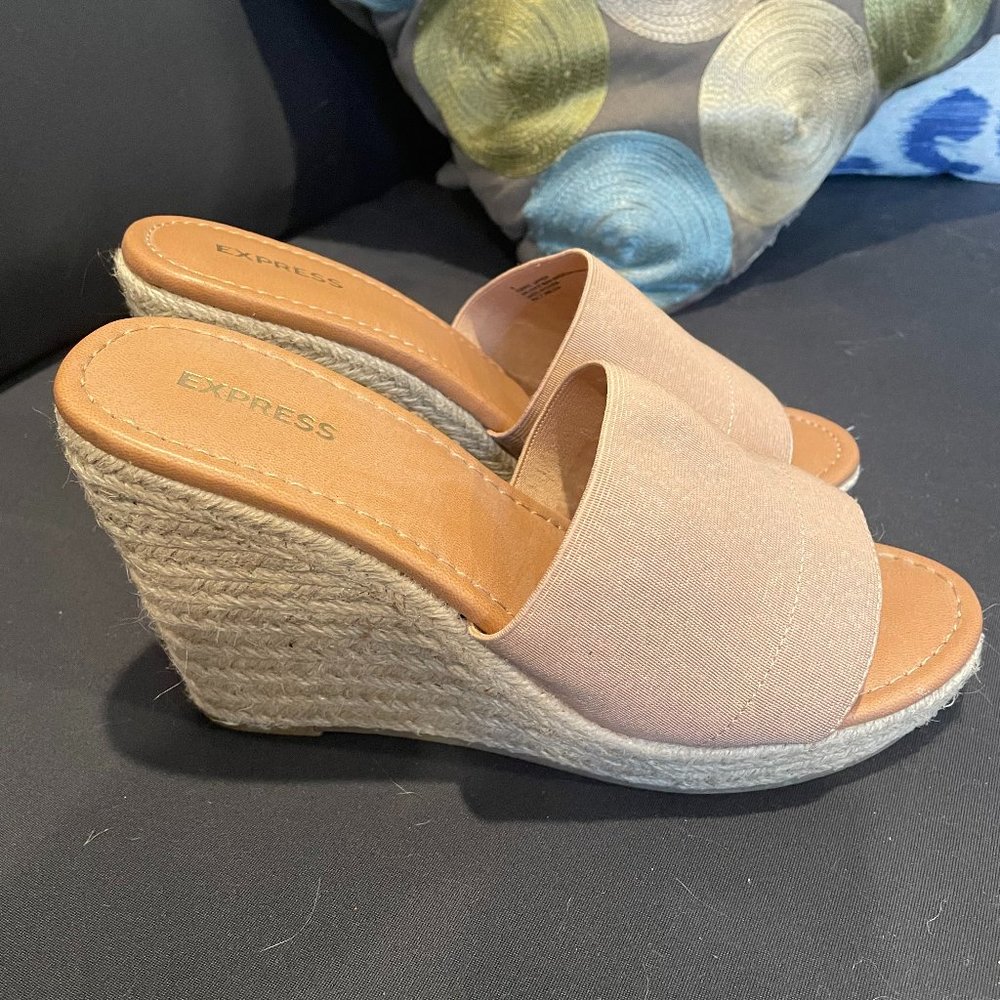 Express platform Sandals